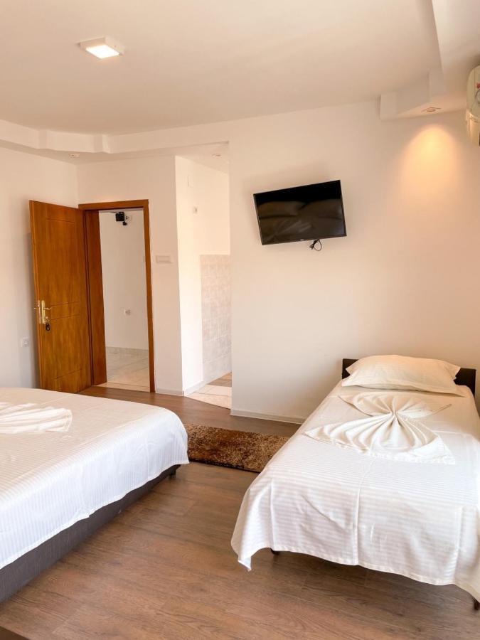 Casa Sinani Hotel Улцин Екстериор снимка