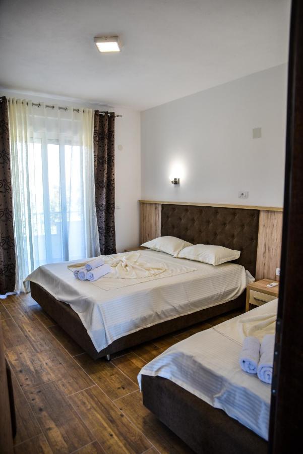 Casa Sinani Hotel Улцин Екстериор снимка
